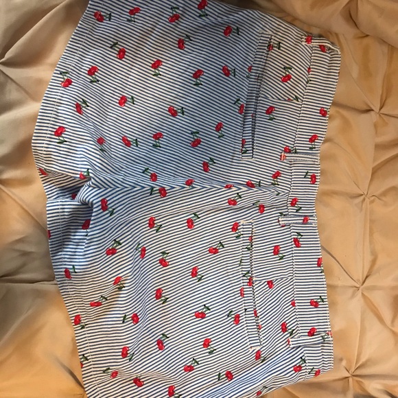 Cherry low rise shorts - Picture 4 of 6